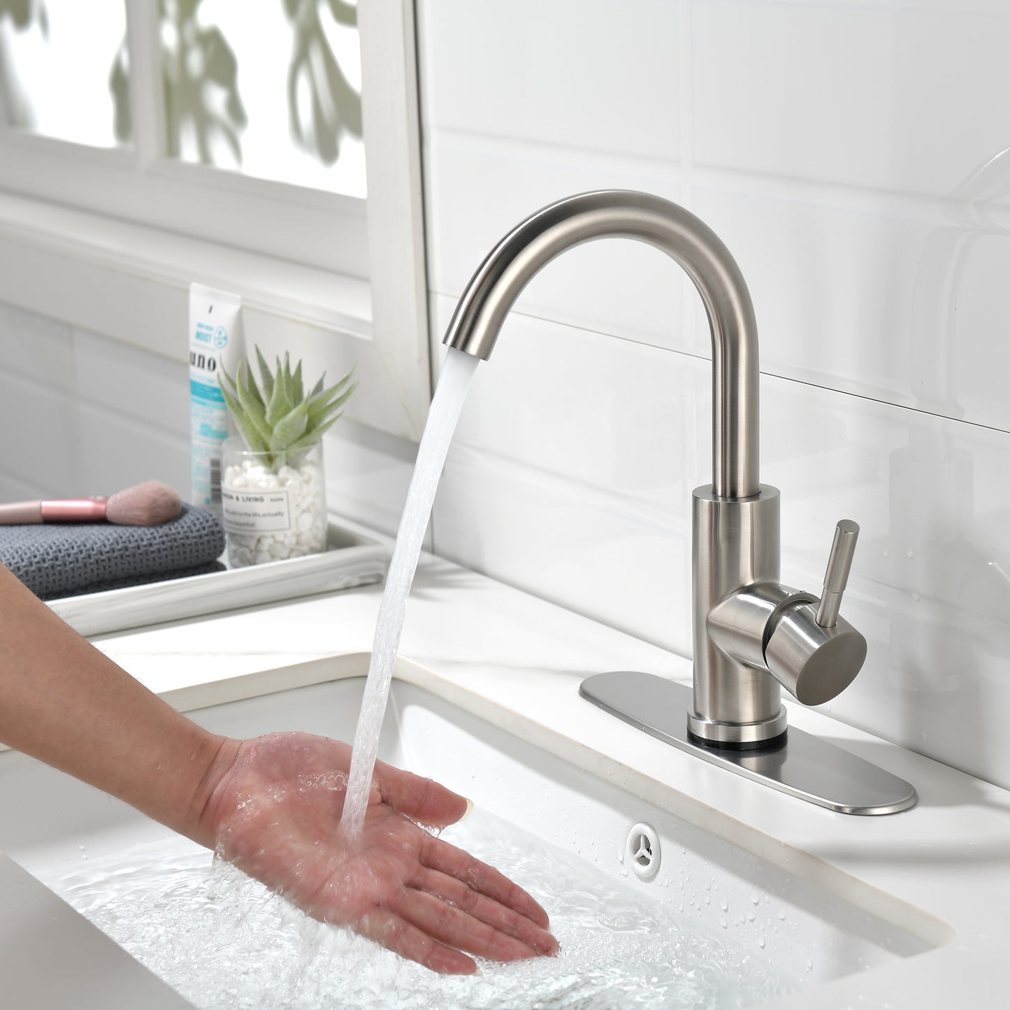 Single Hole Bathroom Faucet