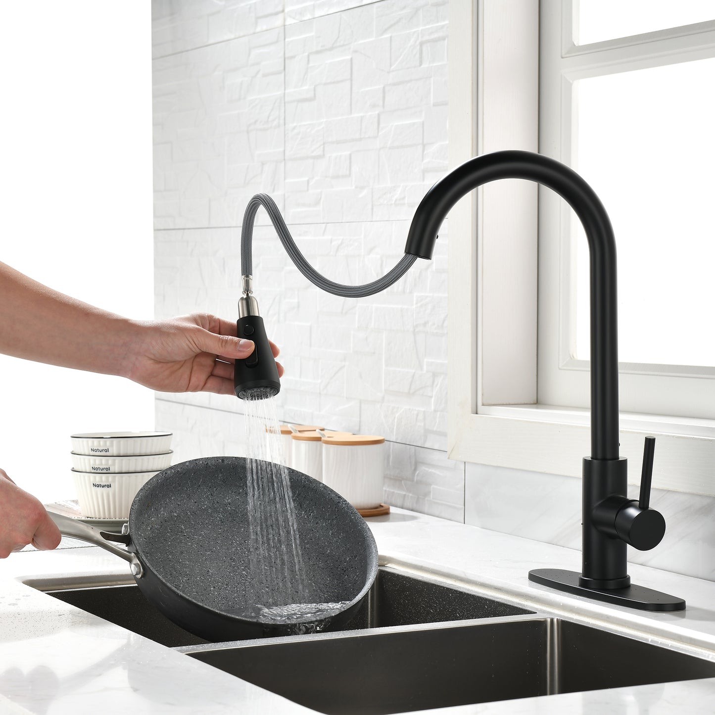 Black Kitchen Faucet, Kitchen Faucets with Pull Down Sprayer Commercial Stainless Steel Single Handle Single Hole Kitchen Sink Faucet