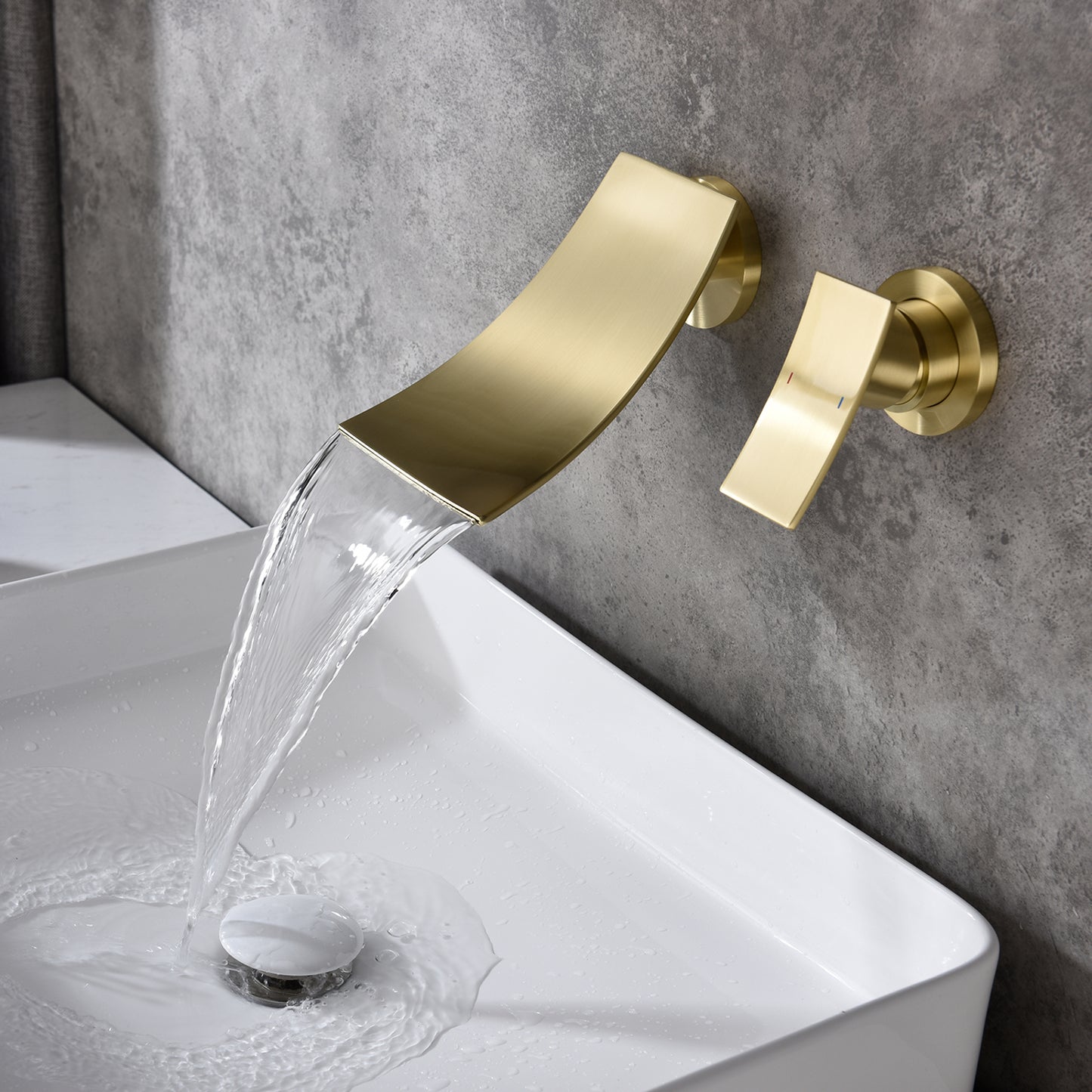 Wall mounted bathroom waterfall faucet